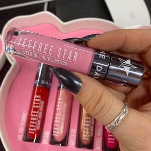 Brand New Jeffree Star “Oh My God” full size Liquid Lip Pink- IN HAND